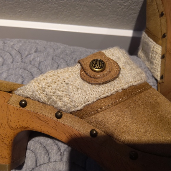 Style&Co. Clogs women's size 6.5 tan suede with sweater detail. - Picture 4 of 9